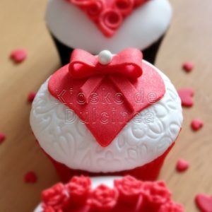 cupcakes-moño-corazon-kiosko-de-dulcinea-min